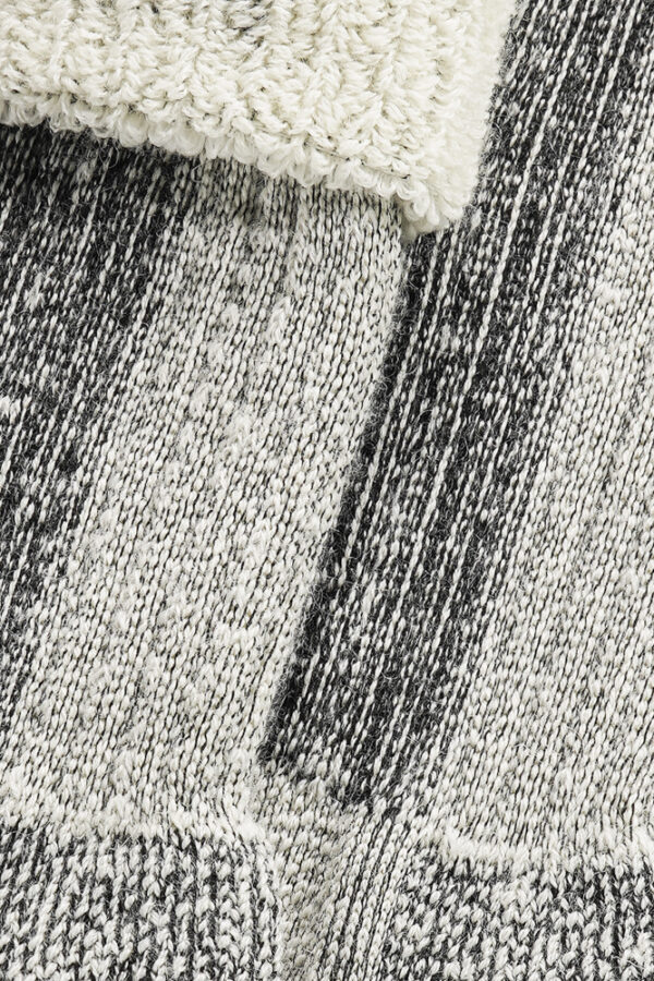 S6 Grey melange detail