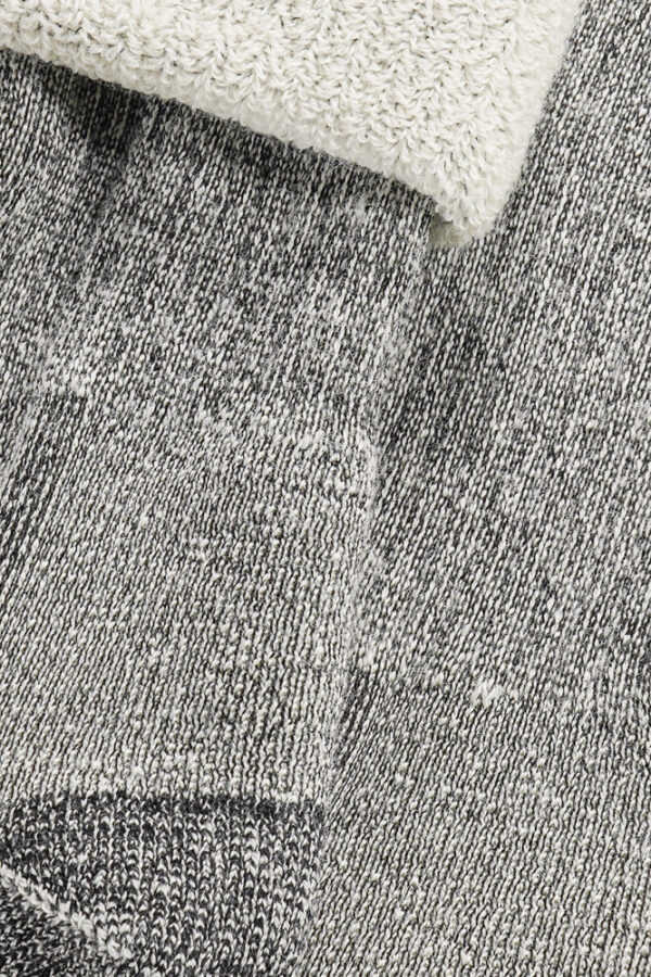 S8 grey melange detail